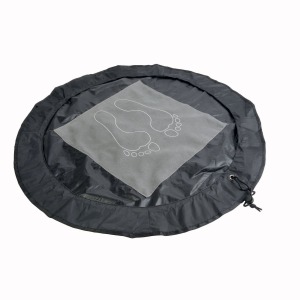 Tapis repose-pieds en polyester repliable et transformable en sac pour vetements humides 