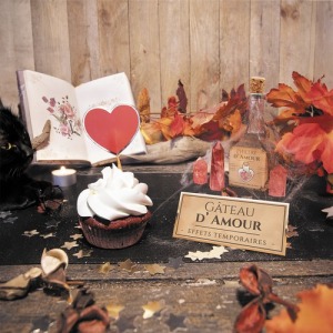 RED AND GOLD HEART COCKTAIL PICKS X 10