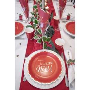 23CM MERRY CHRISTMAS RED SCALLOPED PLATES X 8
