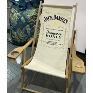 Chaise with armrests drink