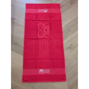 Embossed logo bath towel in jacquard relief 70x140 cm in Pantone