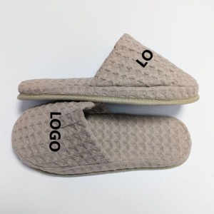 Luxury honeycomb slippers with embroidered logo