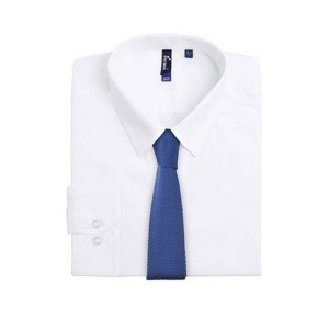 Fine knitted tie