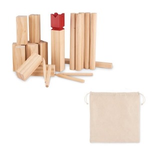 Pine wood throwing game