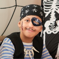 Cardboard pirate headband and pirate's eye