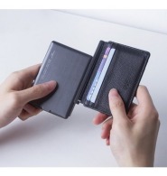 Card holder with integrated battery - Iné The Wallet