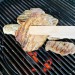 Pince à griller en bois avec décapsuleur, Pince de cuisine promotional