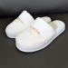 Chaussons de luxe en velours éponge avec logo brodé wholesaler