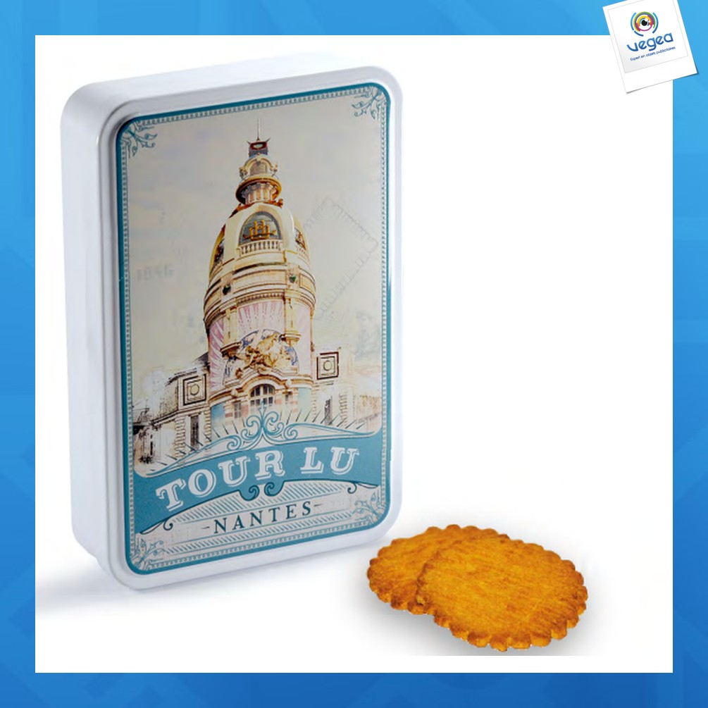 Flat box with large shortbread biscuits