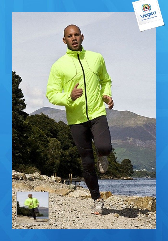 Zipped sports jacket